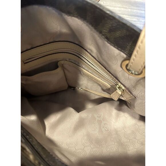 Michael Kors Brown Leather Tote Handbag. Gold Hardware. No Inside Stains. - Picture 7 of 9